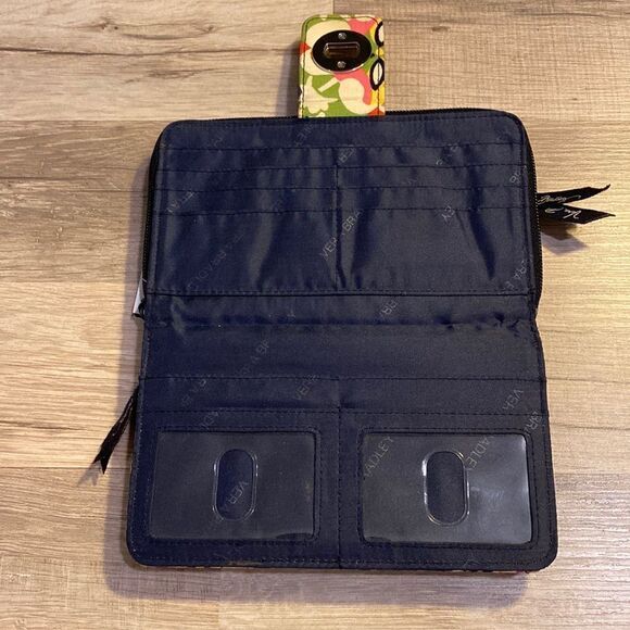 Vera Bradley Rio design Wallet - Picture 6 of 11